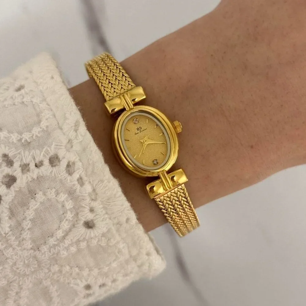 Sku:0380 gold‎ mini watch vintage vibe + in a gift box They fit any hand size
